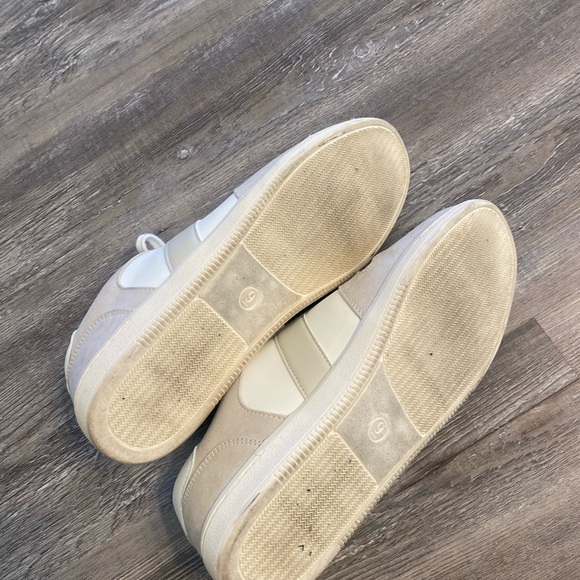 EUC UNIVERSAL THREAD Casual Sneakers 9 - Picture 6 of 7